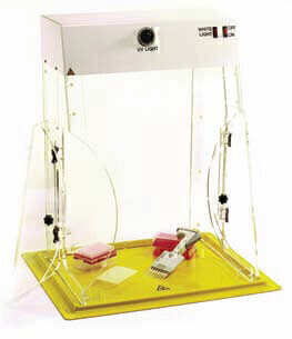 Convenient Mini Cleanroom within the Laboratory