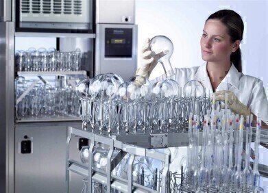 Safety and Versatility on Miele Large-Chamber Decontamination Units
