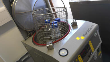 Small Top-Loading Autoclave with Large Capacity