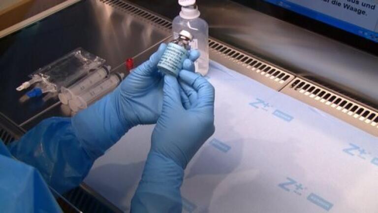 Helapet introduce the new Berner Nitrile Glove - setting the standard in cytotoxic resistance