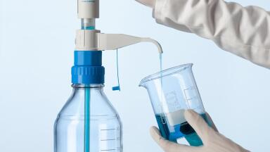 Increased Stability and Safety when working with Laboratory Bottles and Bottle Systems
