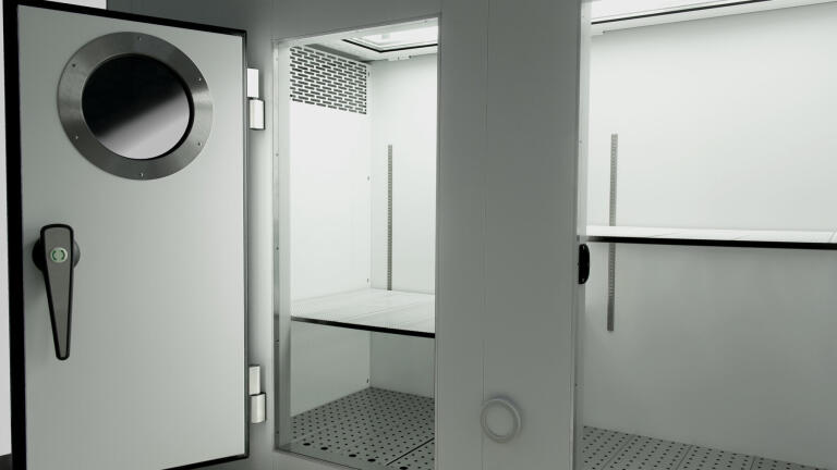 Arctic Cold and Tropical Heat in the same controlled environment