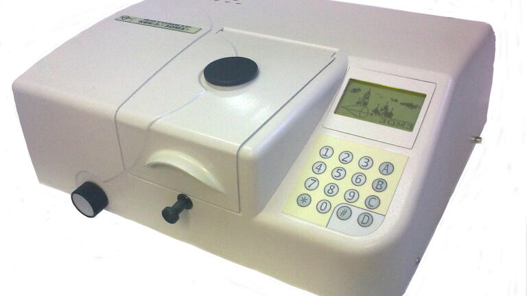 High-Performance Photometer for Clinical and Chemical Analysis of Liquid Solutions