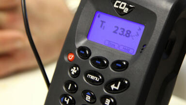 G100 portable CO2 incubator analyser