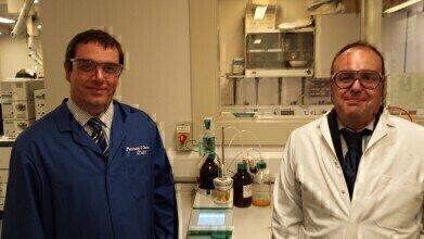 Metrohm’s oldest titrator winner donates the newest titrator to local university Chemistry department
