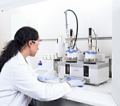 Unattended and Automated Sampling of Chemical Reactions
