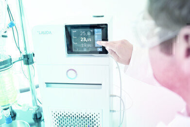 Cooling Circulation Thermostats for a Maximum Cooling Capacity