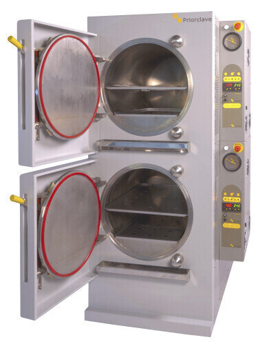 Dual-chamber stacked autoclaves for efficient sterilisation