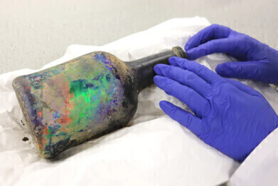 Mystery of 200-year-old bottle revealed by X-ray fluorescence