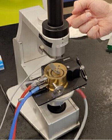 Infrared heating stage for high-temperature research