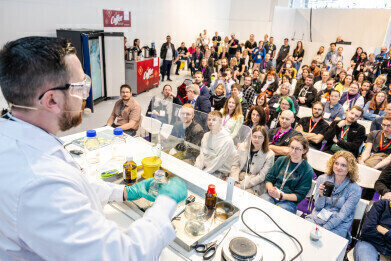 analytica USA 2025: Unique live show program for laboratory decision-makers and users