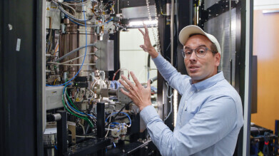 Scientists achieve 10-hour atomic resolution imaging at near absolute zero using liquid helium microscope system
