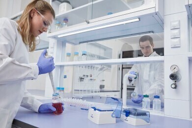 Custom-fit furniture for laboratory workflows